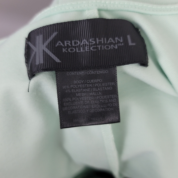 Kardashian Kollection | Crochet Overlay Bodycon Dr - Picture 6 of 7